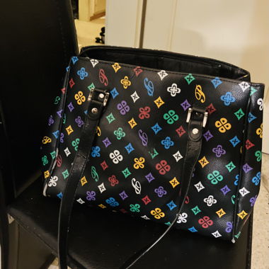 Sac à main aux motifs couleur
