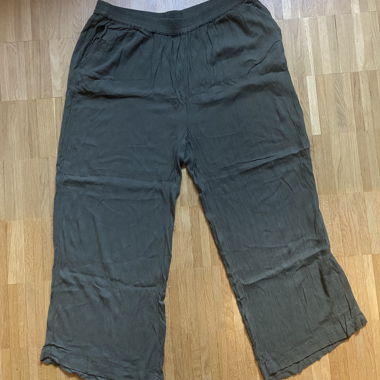 Dark green lightweight trousers