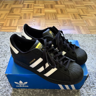 Adidas Black superstar