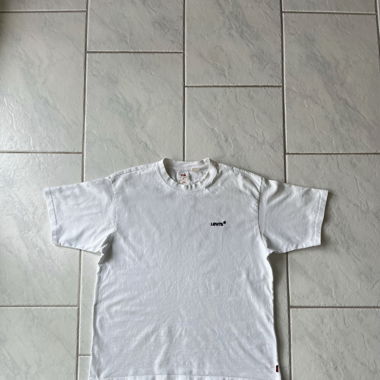 Levi’s t-shirt size M relaxed fit