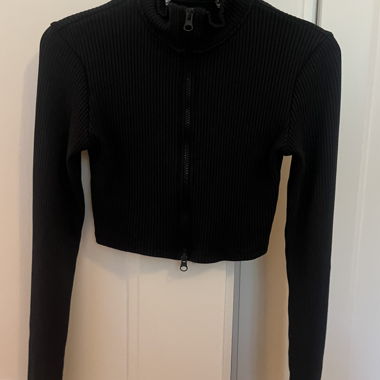 Veste noire en maille côtelée