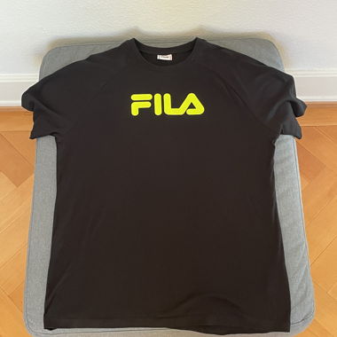FILA T-SHIRT NERO LOGO GIALLO – TAGLIA L (STIMATA)