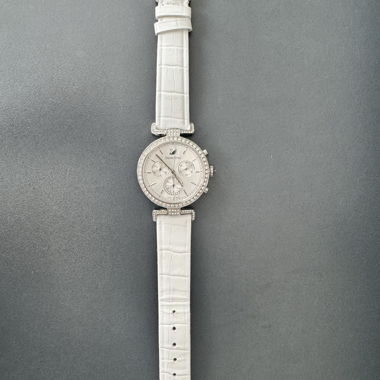 Montre analogique femme Swarovski bracelet blanc