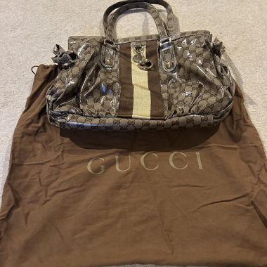 Vintage Gucci handbag - like new 