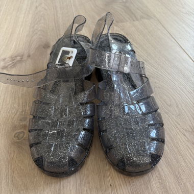 Sandali di plastica grigi con paillettes
