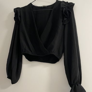 Blusa nera in stile cache-cœur