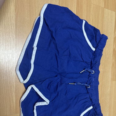 Blaue kurze hose