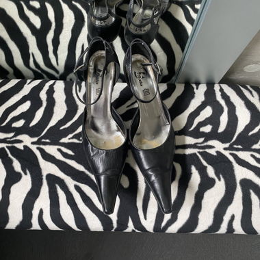 kitten heels: hohe schuhe, high heels, pointed