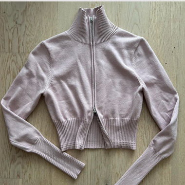 babypink cropped zip up cardigan from uo