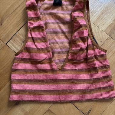 crop top di Urban Outfitters