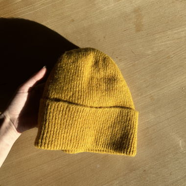 Cuffia giallo senape, nuova, mai usata