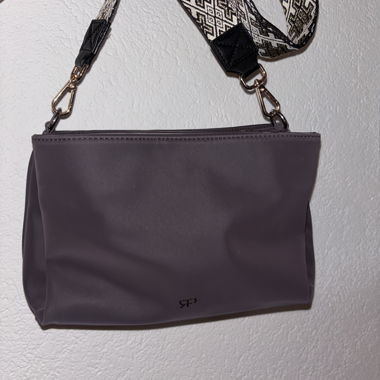 Borsa a tracolla marrone con tracolla