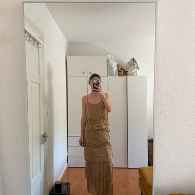 Goldenes Maxikleid mit Seidenanteil