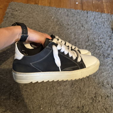 Numeris Sneakers