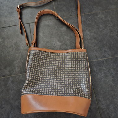 Brown shoulder/crossbody bag with pattern