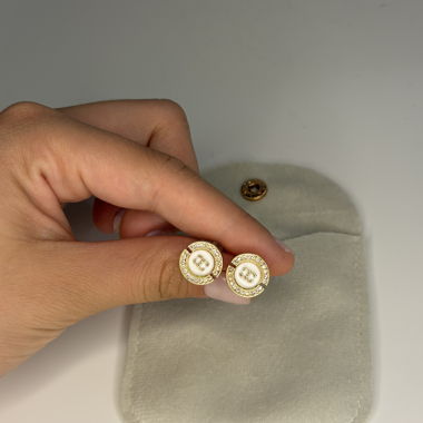 Goldfarbene Ohrstecker
