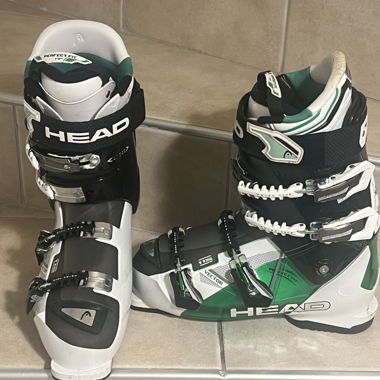 Ski boot