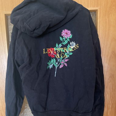 Sweat-shirt Levi’s noir et fleurs 