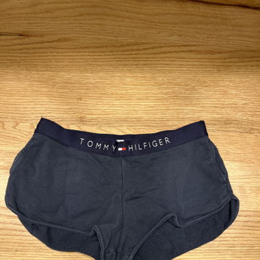 Kurze Stoffhose