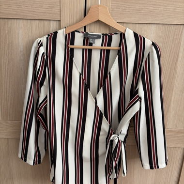 Gestreifte Wickelbluse
