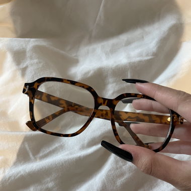 Fake glasses leopard