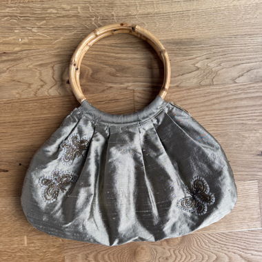 Borsa a farfalla con manici in bambù