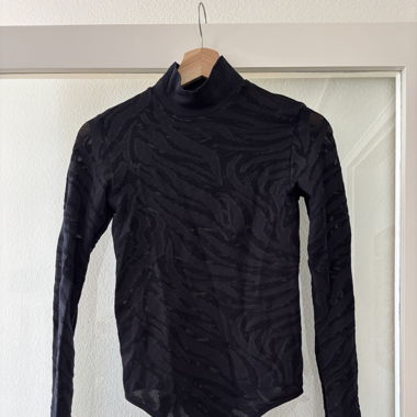 Pull body noir transparent tigré