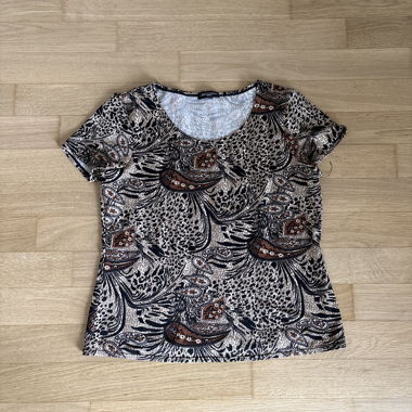 Patterned short-sleeve top