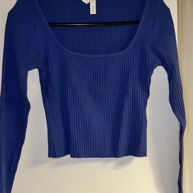 Blaues geripptes Langarm-Crop-Top