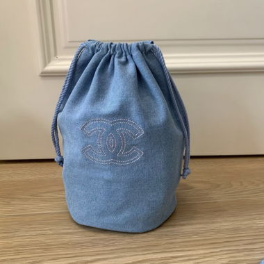 Ensemble de pochettes cosmétiques en denim Chanel 26 avec boîte