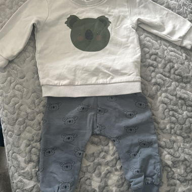 Sweat-shirt et pantalon bébé