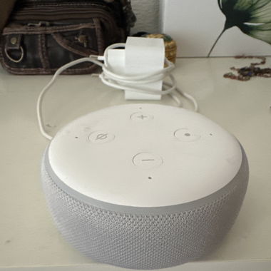 Alexa Echo Dot in weiss