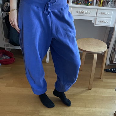 Blaue Jogginghose 