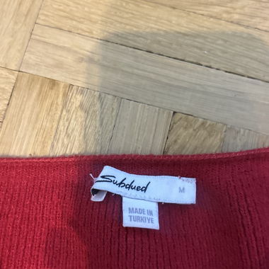 Rotes Strick-Tubetop