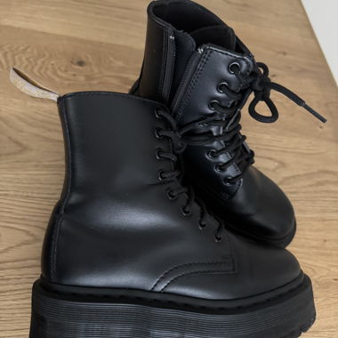 Dr. Martens 'Jadon II' by in Schwarz (Vegan)