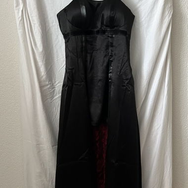 Yor Cosplay from Spy x Family with weapon, wig