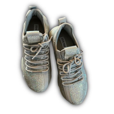 Schuhe mit Steinen 