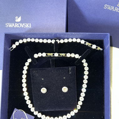 Swarovski-Set mit zusätzlichem Verlängerungsstück