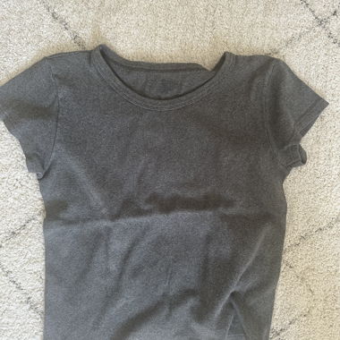 T-shirt base grigia Brandy Melville