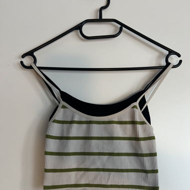 2 crop tops