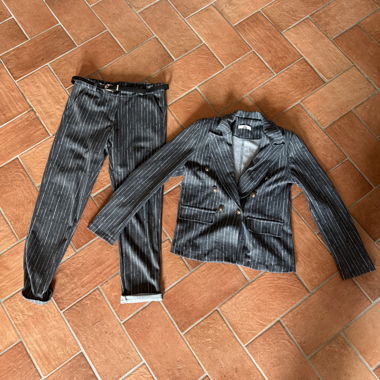 Top Trendy pinstripe suit