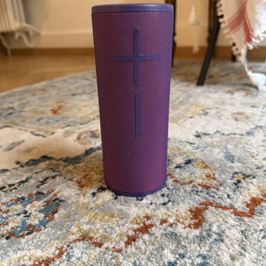 Violette tragbare Bluetooth-Lautsprecher