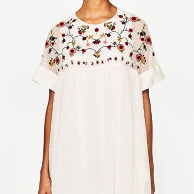Robe blanche brodee Zara