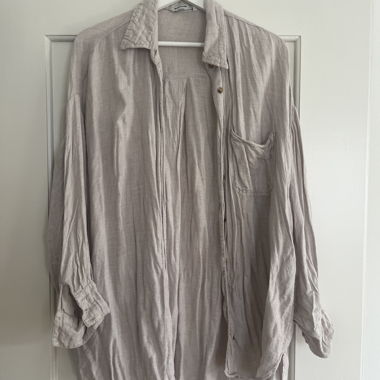 Weite beige Hemdbluse aus Leinenmix