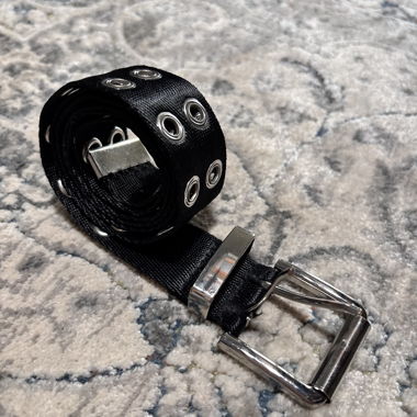 Ceinture à œillets noire