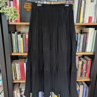 Vintage pleated skirt in black