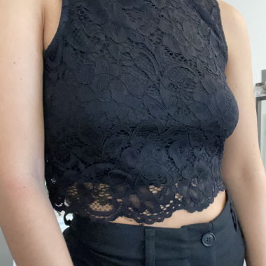 Crop top con pizzo