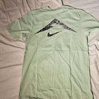 Nike Trail Tee verde chiaro