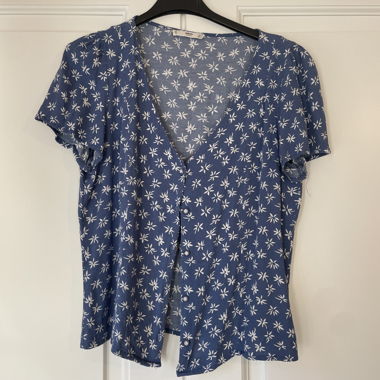 Blusa con motivo floreale