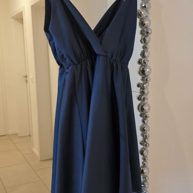 Robe bleu marine à bretelles fines